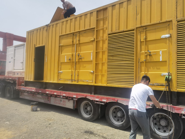 下城除了负载情况和发动机维护，还有哪些因素会影响 200kw 柴油发电机的油耗？