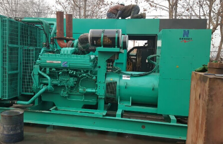 下城发电机组如何判断水冷式机油散热器内部是否需要清洗？