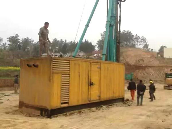 下城如何判断水冷式机油散热器密封件是否需要更换？